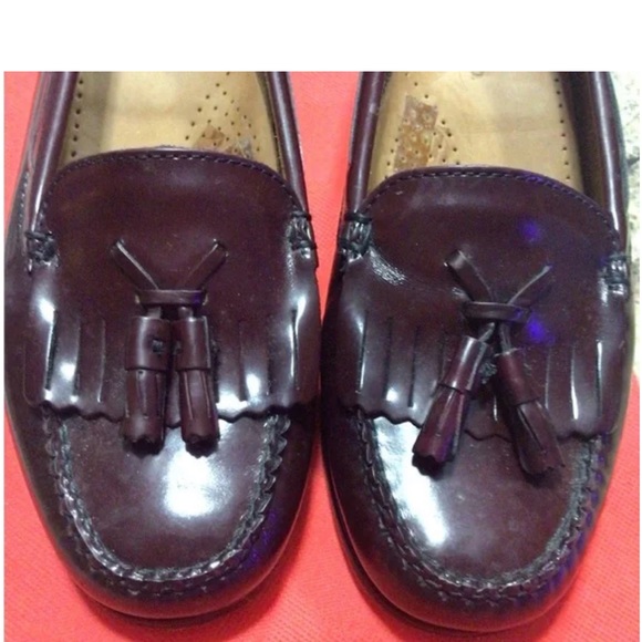 GH Bass & Co. Shoes - Women’s G.H. Bass Burgundy oxblood Weejun Loafers tassel and kilt 7 Wide